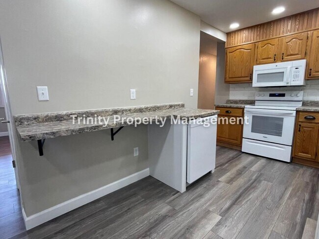 Building Photo - 305 Michael St