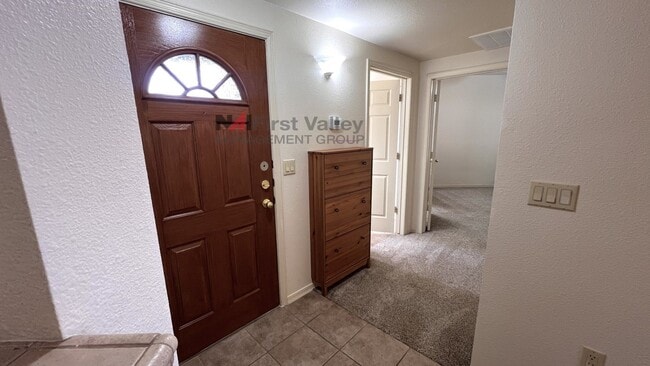 Building Photo - 2 Bedrooms, 2 Baths