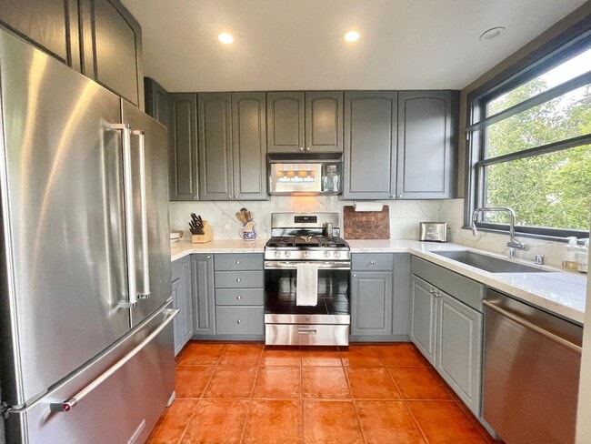 Building Photo - 3BR/2.5BA INCOMPARABLE Views!!! Prime Corona Heights Residence! 2 car parking and laundry! PROGRE...