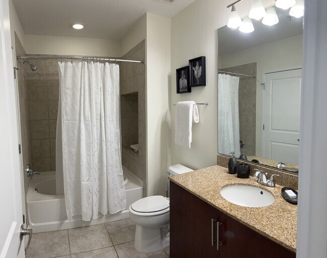 Building Photo - 400 S Tryon St