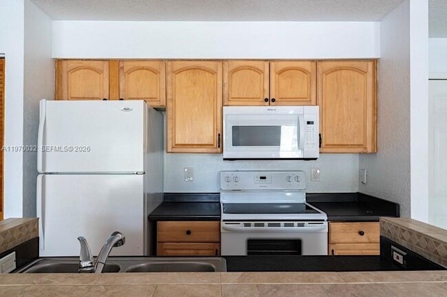 Building Photo - 4847 Via Palm Lakes