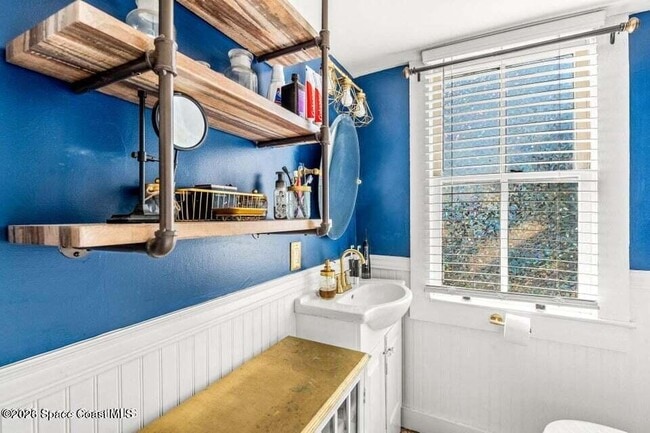 Building Photo - 1654 Highland Ave