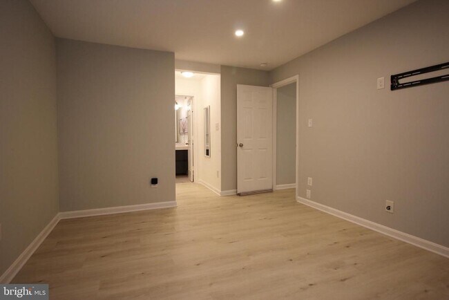 Building Photo - 2233 Lovedale Ln