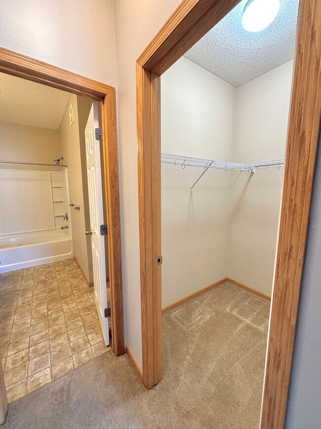 Building Photo - Gorgeous 2bed 2bath Townhome in Bailey’s Arbor