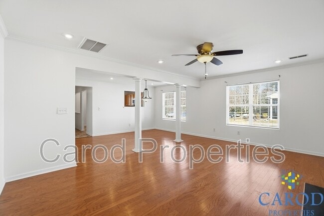 Building Photo - 3405 Broadwick St