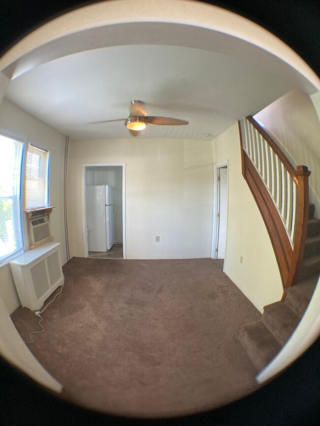 Building Photo - 307 W 8th St