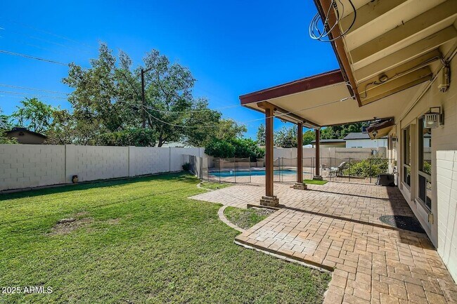 Building Photo - 201 W Diana Ave