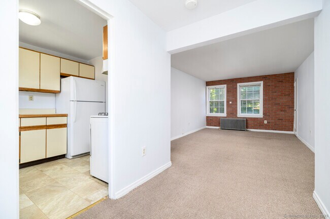 Building Photo - 29G Clarmore Dr