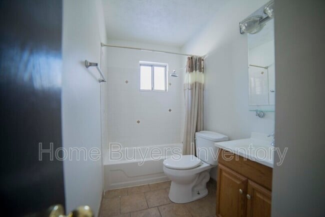 Building Photo - 536 Hyatt Ave