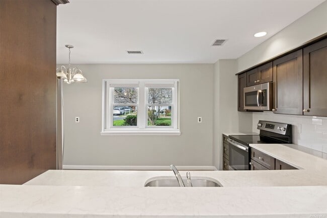 Building Photo - 99 Sawtooth Cove