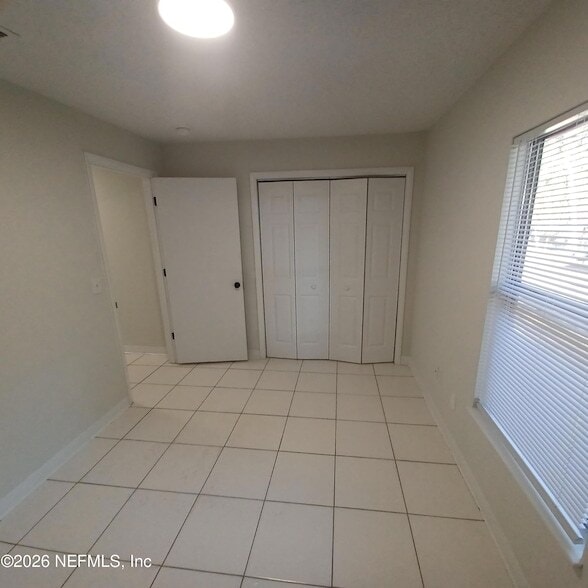 Building Photo - 253 Stillwell Ave