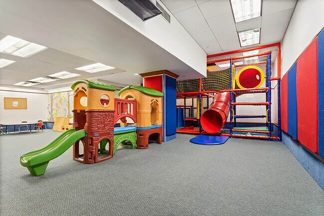 Building Photo - 252 7th Ave