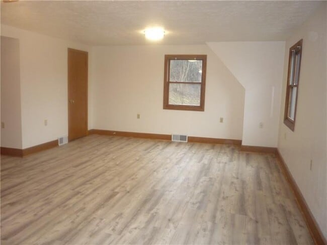 Building Photo - 4465 Mt Troy Rd Ext