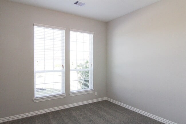 Building Photo - 31811 Dunham Lake Dr