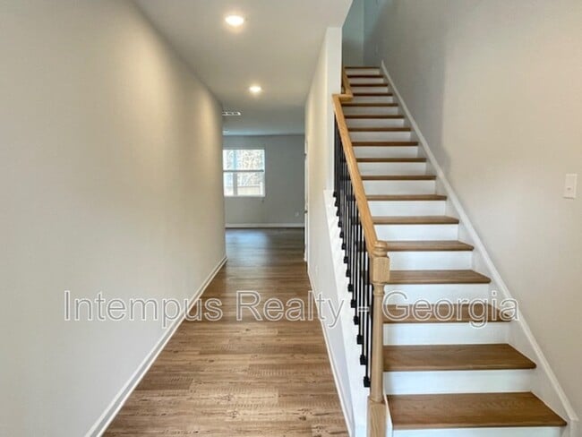 Building Photo - 693 Summerwood Ln