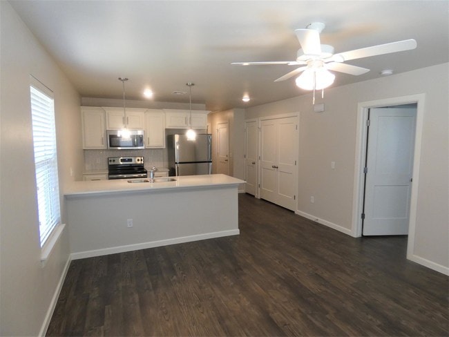 Building Photo - 409 Vail Cir