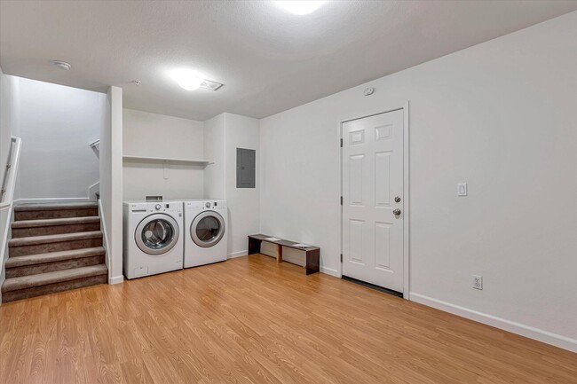 Building Photo - Beautiful Communication Hill Townhome