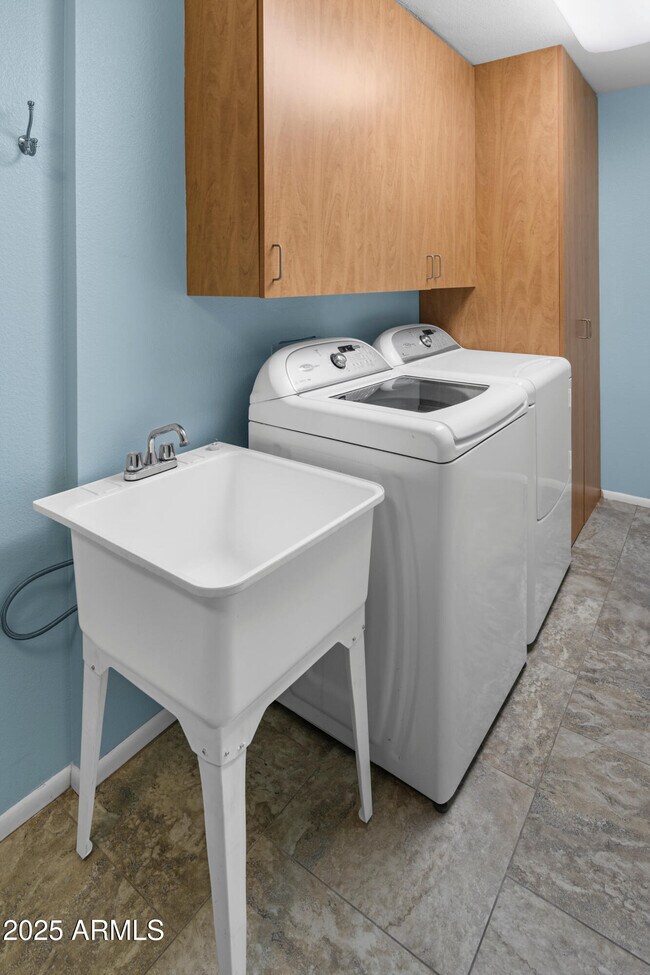 Building Photo - 12934 W Blue Sky Dr