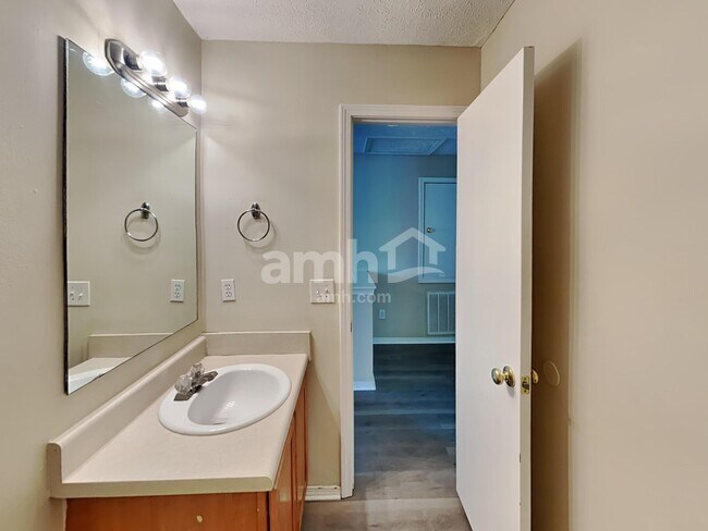 Building Photo - 2793 Sutherland Dr