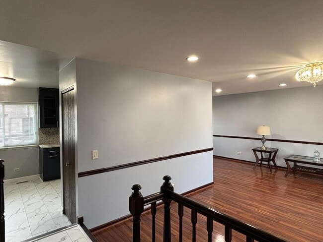 Building Photo - 2015 Williamsburg Dr