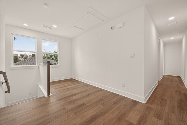 Building Photo - 1502 Hussion St