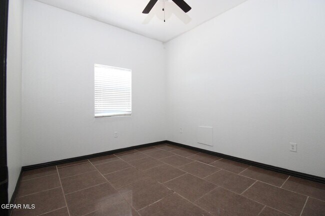 Building Photo - 561 Agua De Mar