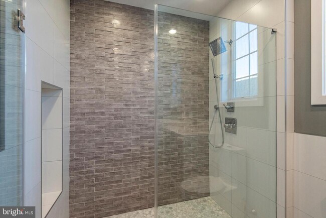 Building Photo - 1340 S 13th St