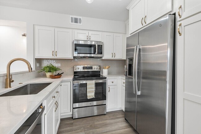 Building Photo - 511 Aurora Ave