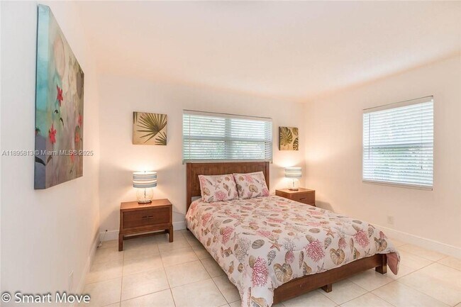 Building Photo - 417 NE 17th Ave