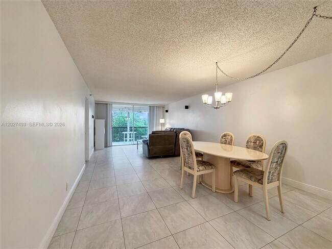 Building Photo - 3300 W Rolling Hills Cir