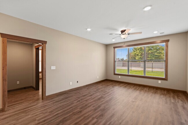 Building Photo - 200 Riverview Dr