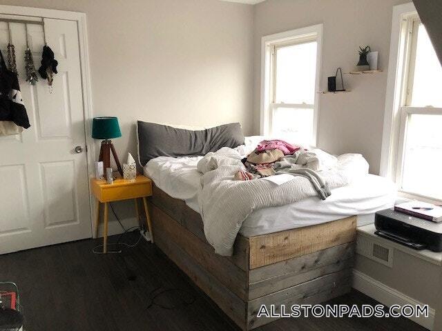 Building Photo - 77 Linden St