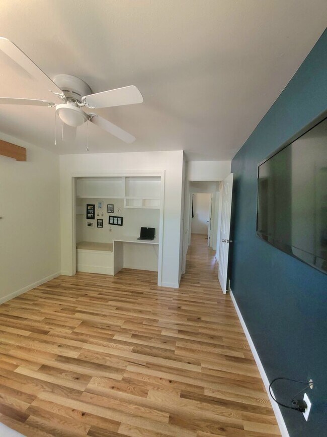 Building Photo - West 20th Apartment in Great Location