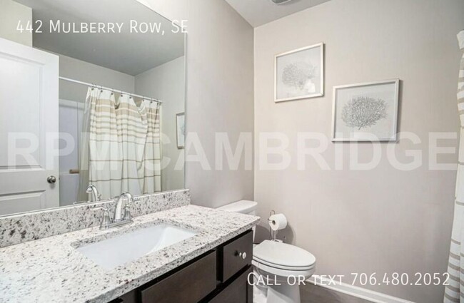 Building Photo - Luxury Townhome for Rent in the Gated Comm...