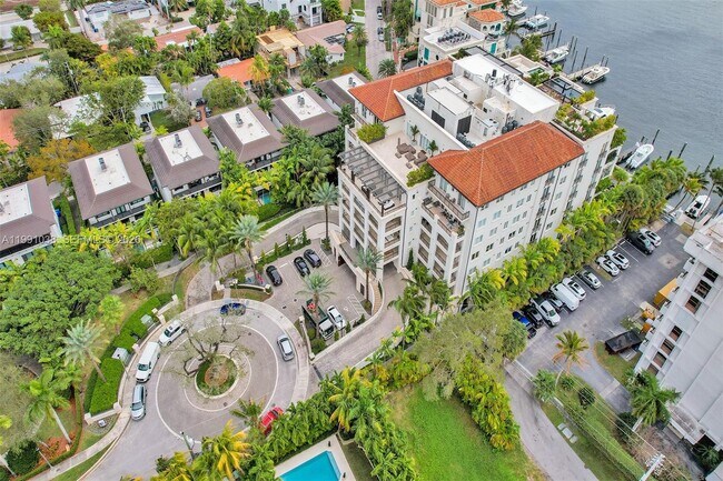 Building Photo - 3535 Hiawatha Ave