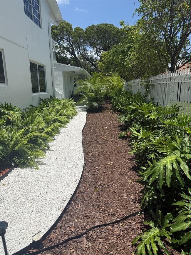 Building Photo - 1300 NE 110th St