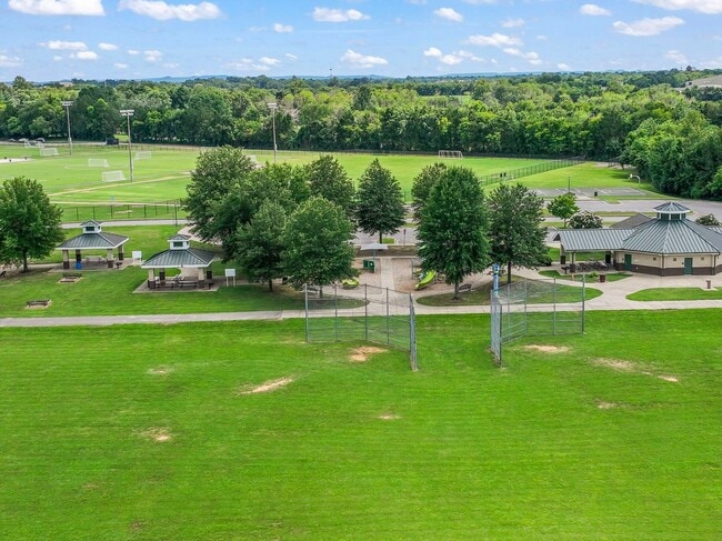 Building Photo - Spacious Townhome in Siegel School Zone – 2 Private Suites & Open Floor Plan!