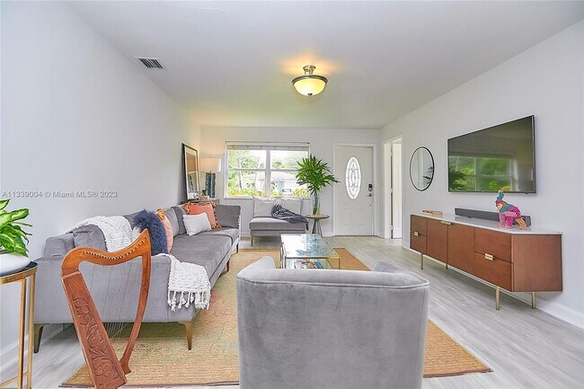 Building Photo - 411 NE 88th St