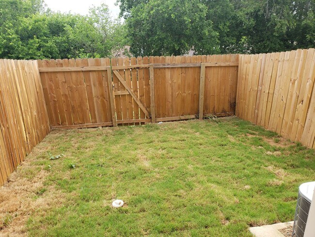 Building Photo - Town home for rent