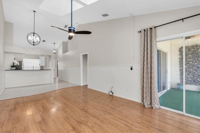 Building Photo - 106 Sun Isle Cir