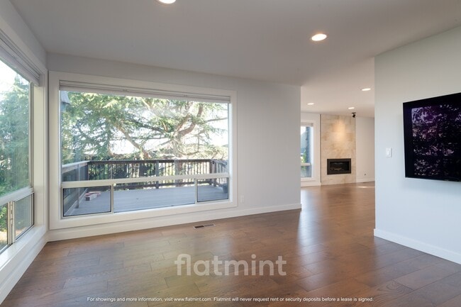 Building Photo - 4444 29th Ave W