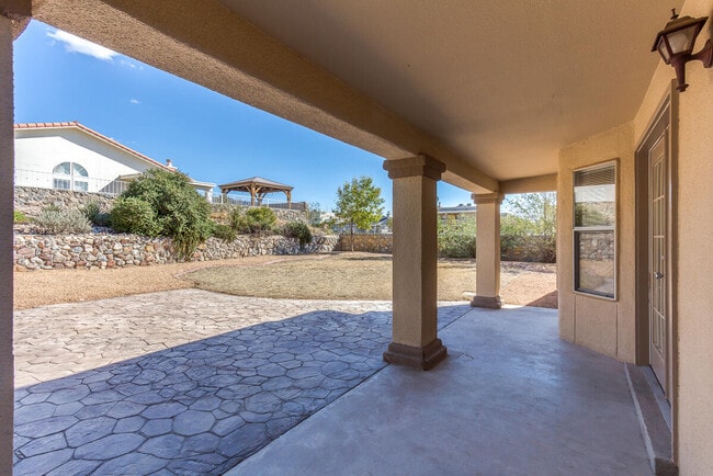 Building Photo - 900 Tecate Pl