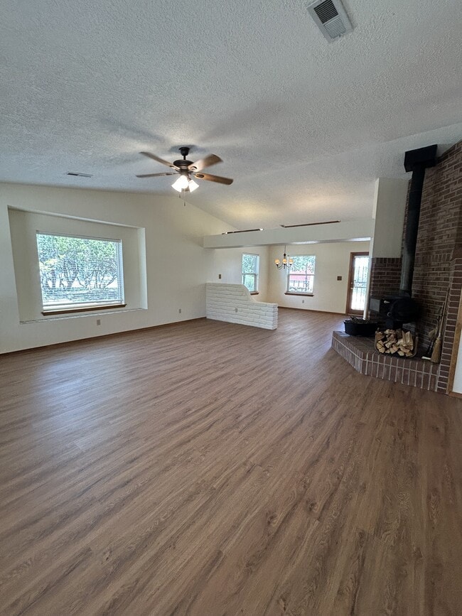 Building Photo - 1 Autumnwood Ct