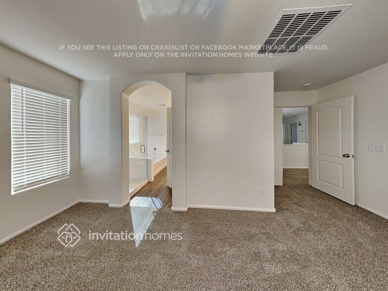 Building Photo - 2315 W Running Deer Trl