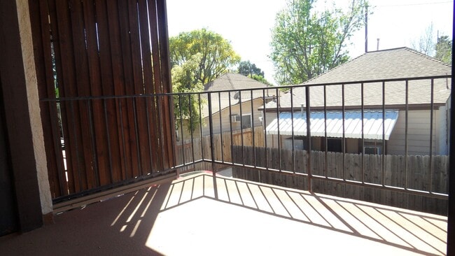 Building Photo - Clark 157-161