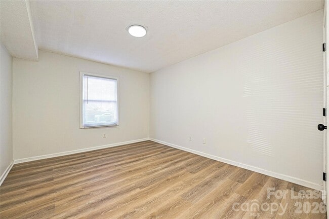 Building Photo - 268 Church St N