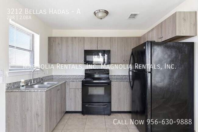 Building Photo - 3212 Bellas Hadas St
