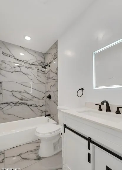 Building Photo - 32 Palm St