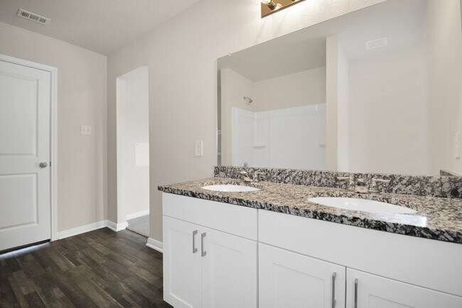 Building Photo - 15665 Briar Frst Dr
