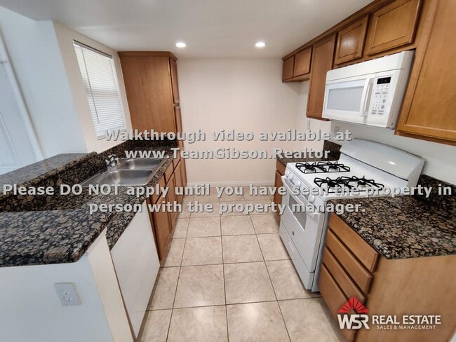 Building Photo - 1 Bedroom / 1 Bathroom Condo W/ garage